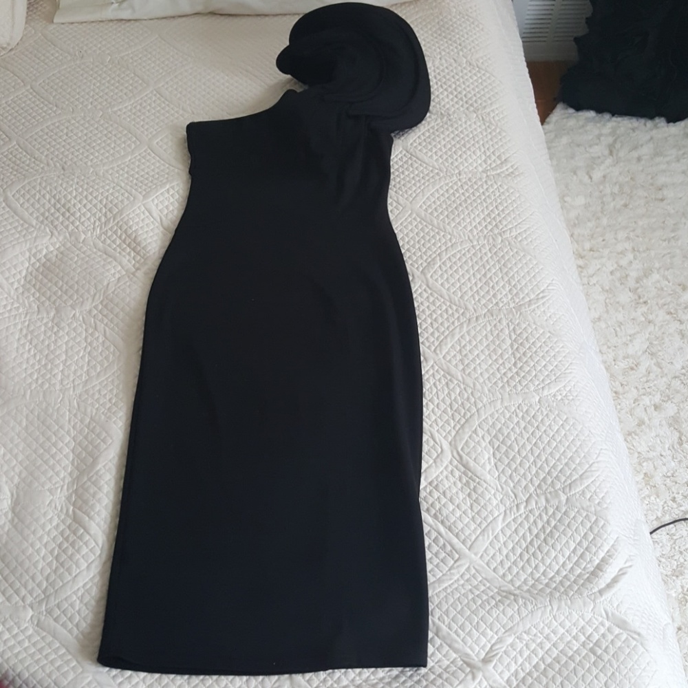 One shoulder peplum sleeve midi dress